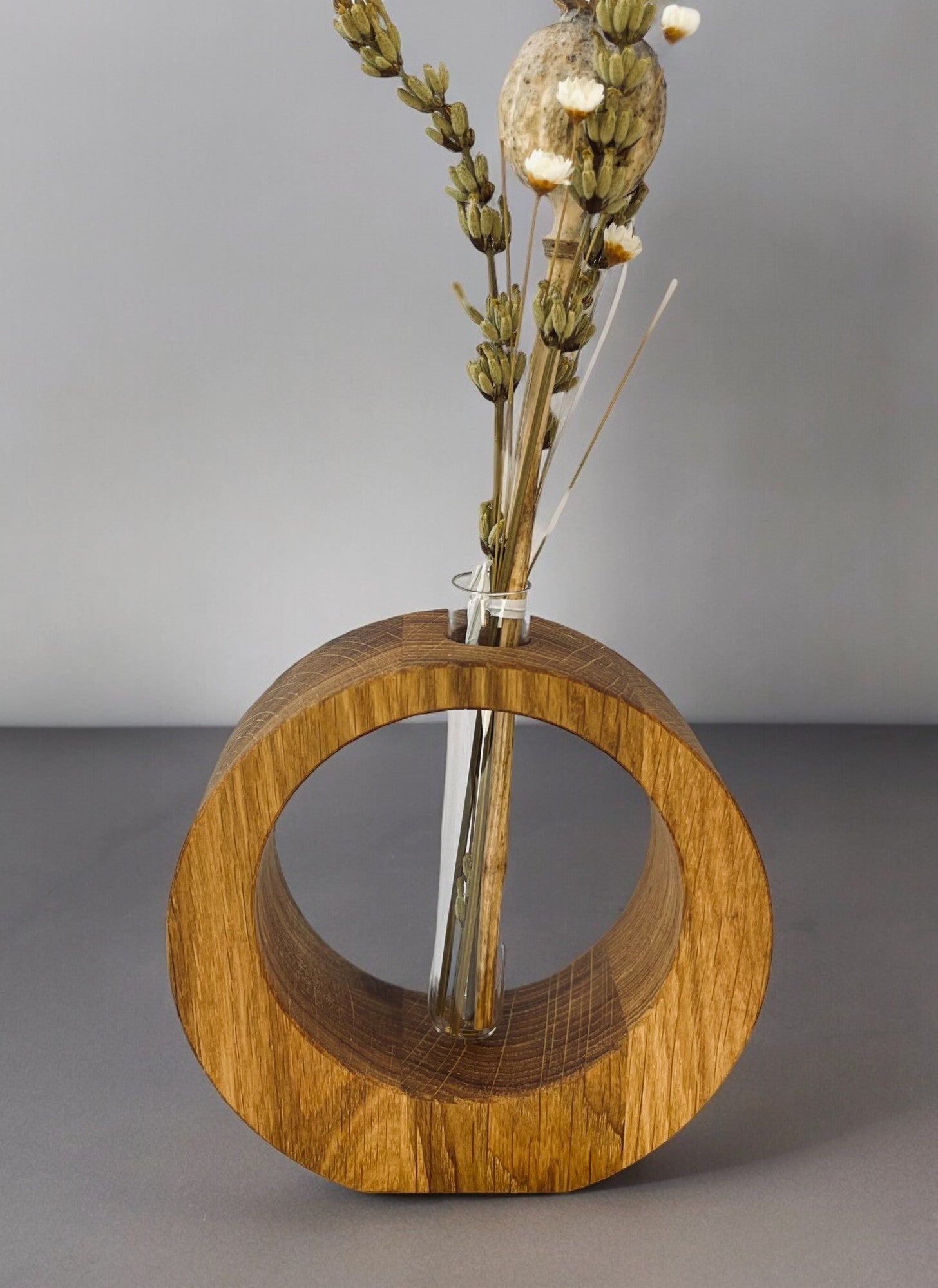 Vase Kreisrund mit Lochausschnitt aus Eiche