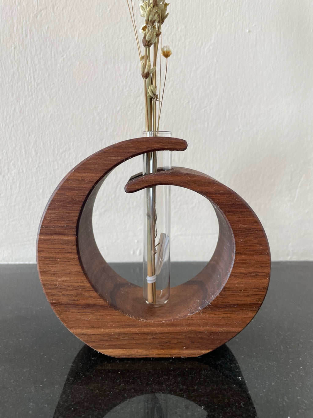 Holz Vase aus Nussbaum geschwungen