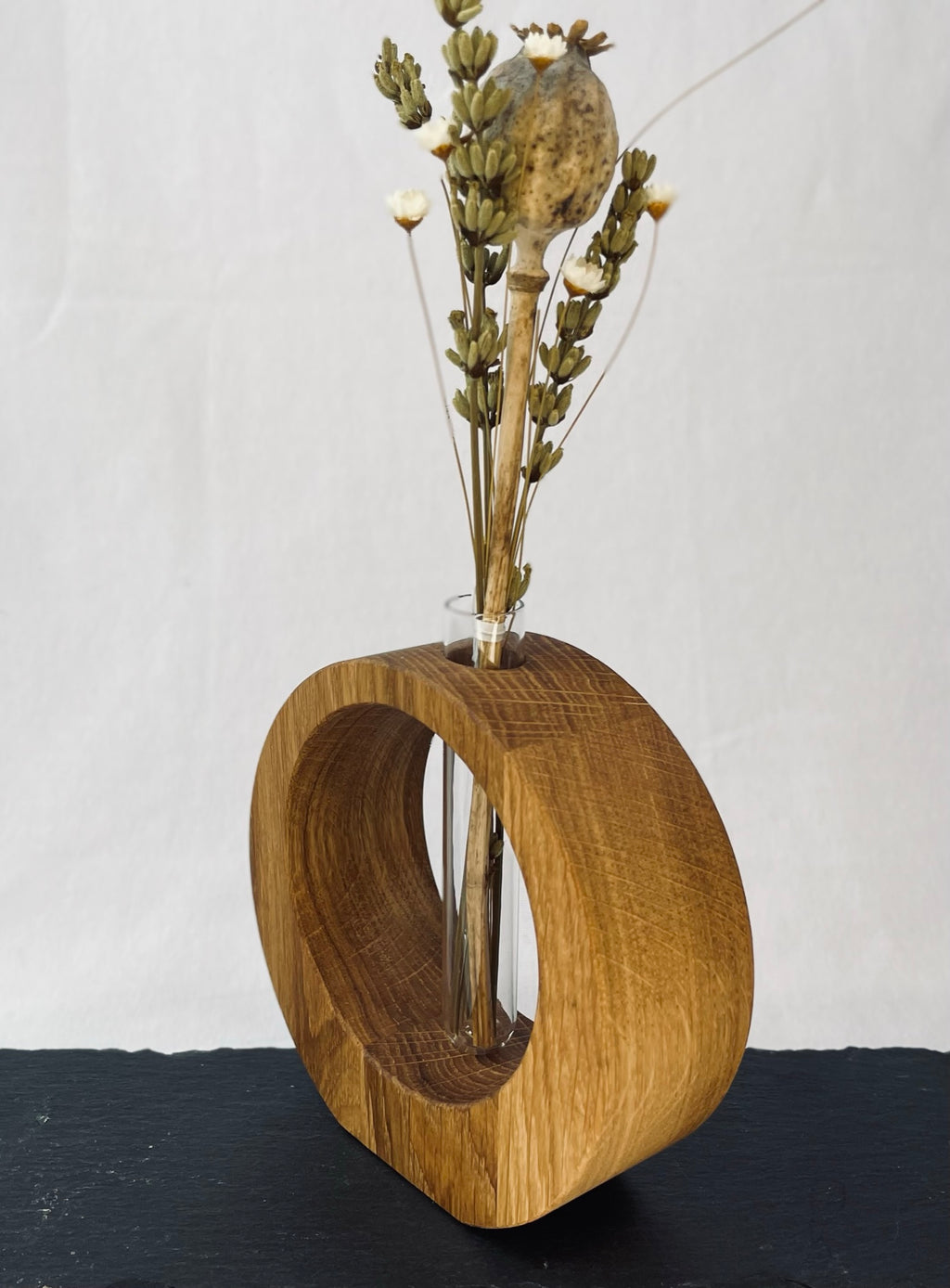 Vase Kreisrund mit Lochausschnitt aus Eiche