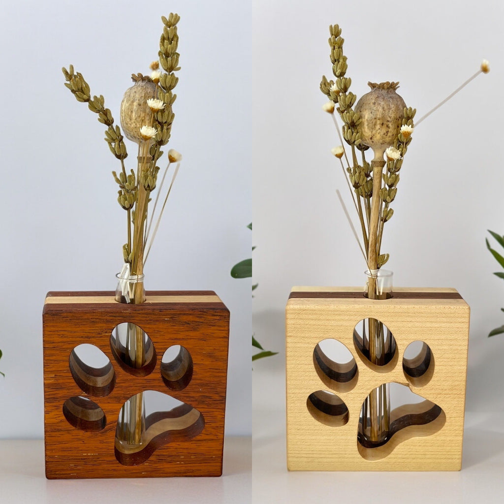 Quadratische Vase mit ausgeschnittener Pfote